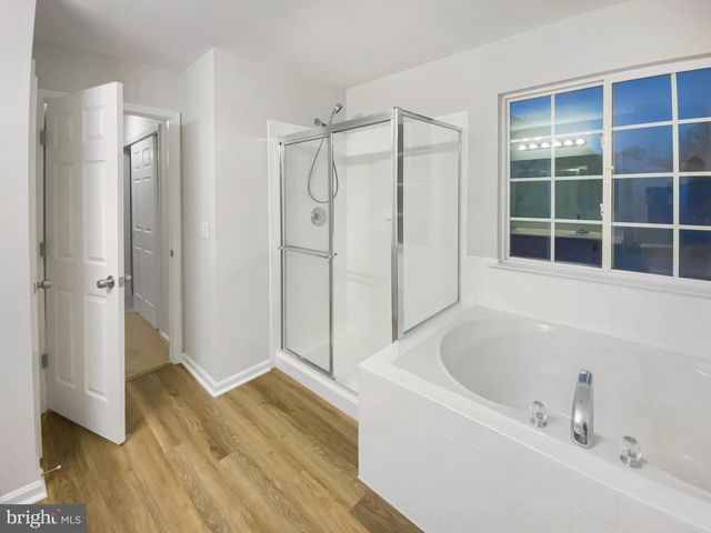 1020 BAKERSFIELD LN, Fredericksburg, VA 22401