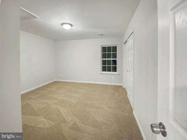 1020 BAKERSFIELD LN, Fredericksburg, VA 22401