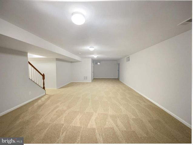 1020 BAKERSFIELD LN, Fredericksburg, VA 22401