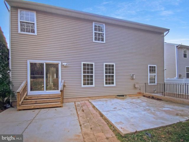 1020 BAKERSFIELD LN, Fredericksburg, VA 22401