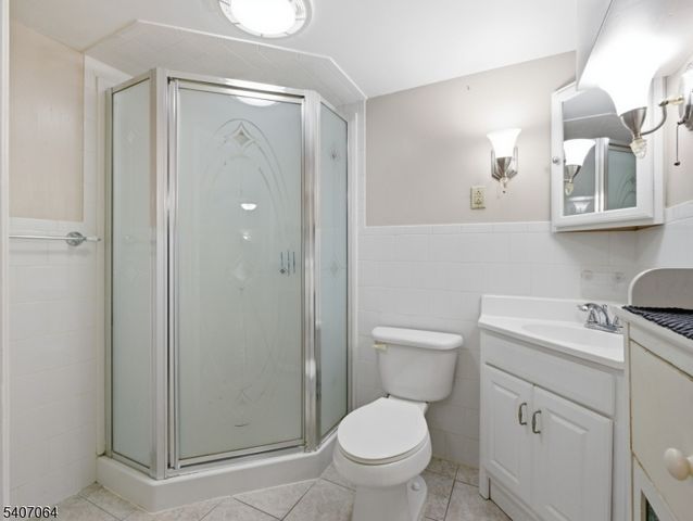 768 E 25Th St, Paterson City, NJ 07504