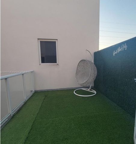 6422 NW 105th Pl, Doral, FL 33178