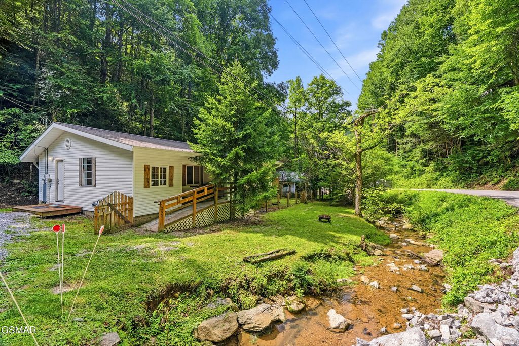 250 Cartertown Road, Gatlinburg, TN 37738
