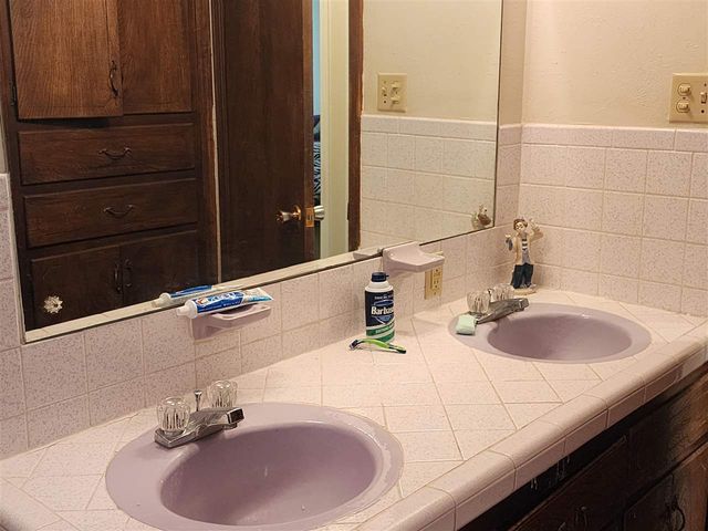 803 NW 48th St, Lawton, OK 73505