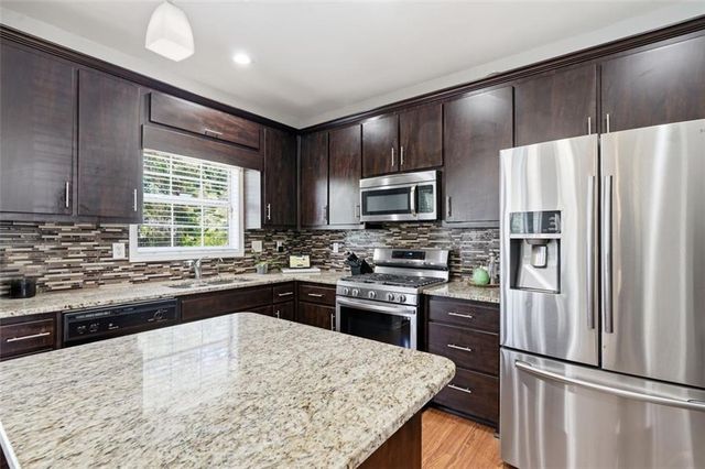 909 Shadow Ridge Circle, Stockbridge, GA 30281