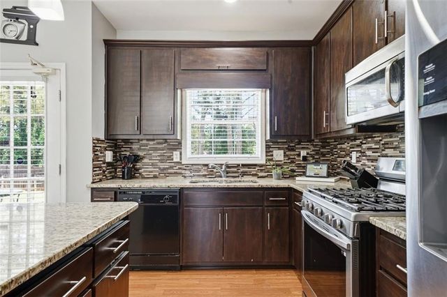 909 Shadow Ridge Circle, Stockbridge, GA 30281