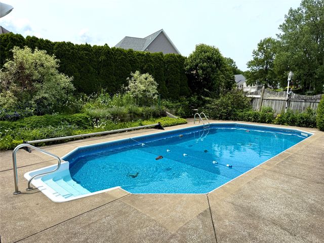 5226 WOODBRIDGE Court, Erie, PA 16509