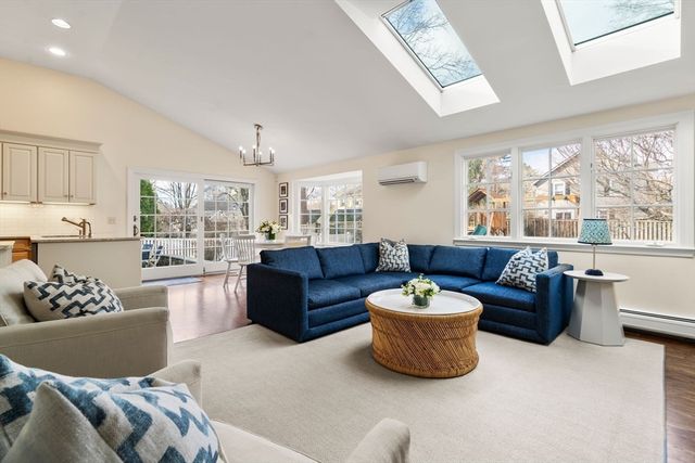 2 Cavanagh Rd, Wellesley, MA 02481