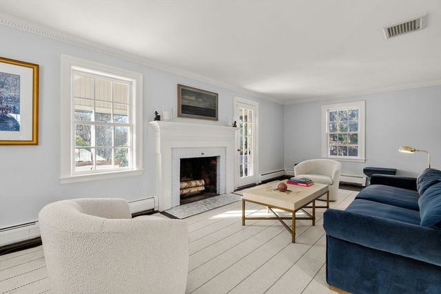 2 Cavanagh Rd, Wellesley, MA 02481