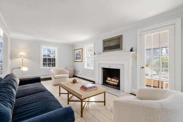 2 Cavanagh Rd, Wellesley, MA 02481