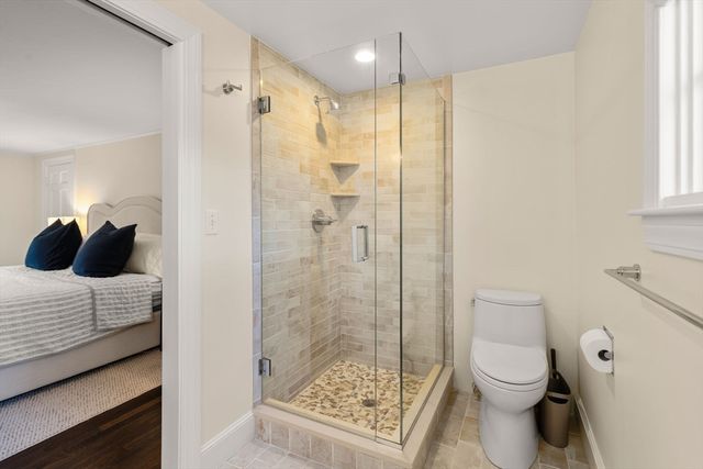 2 Cavanagh Rd, Wellesley, MA 02481