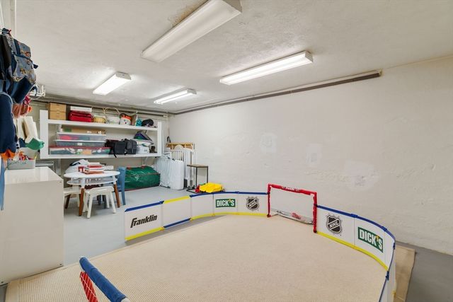 2 Cavanagh Rd, Wellesley, MA 02481