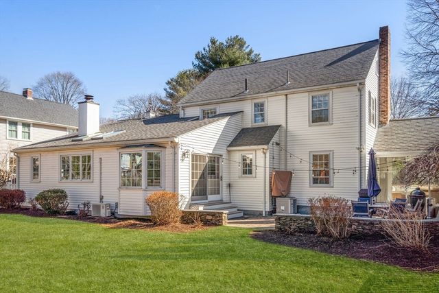 2 Cavanagh Rd, Wellesley, MA 02481