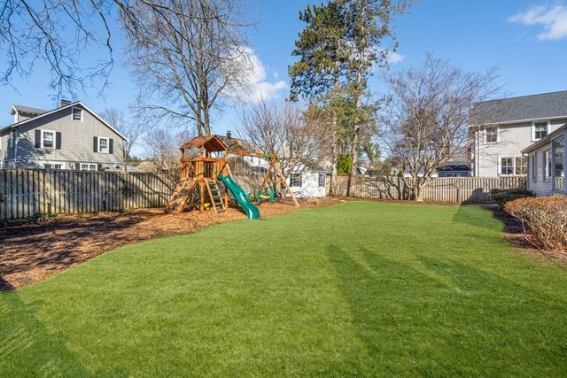 2 Cavanagh Rd, Wellesley, MA 02481