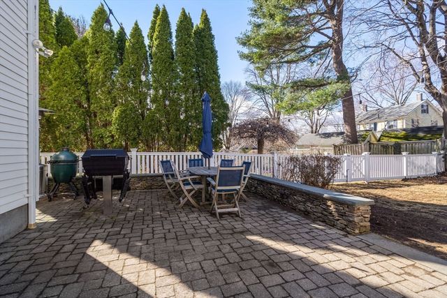 2 Cavanagh Rd, Wellesley, MA 02481