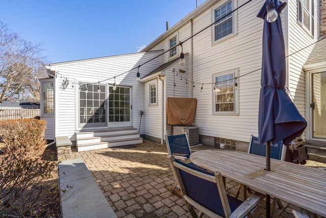 2 Cavanagh Rd, Wellesley, MA 02481