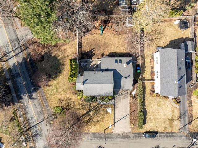 2 Cavanagh Rd, Wellesley, MA 02481