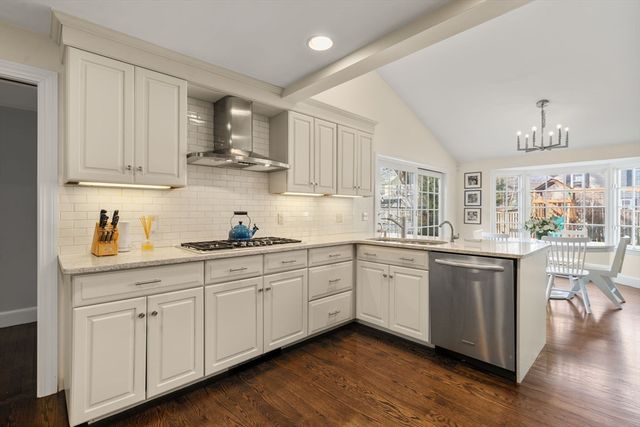 2 Cavanagh Rd, Wellesley, MA 02481