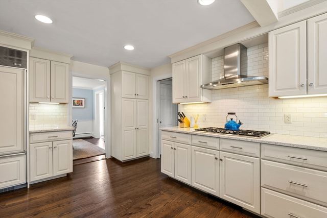 2 Cavanagh Rd, Wellesley, MA 02481