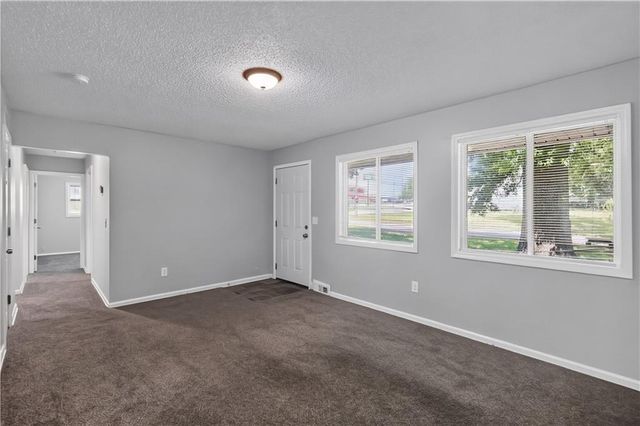 6901 E 113th Terrace, Kansas City, MO 64134