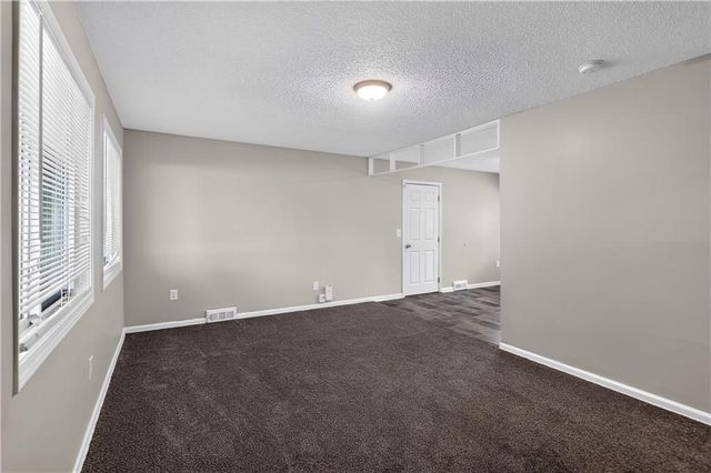 6901 E 113th Terrace, Kansas City, MO 64134