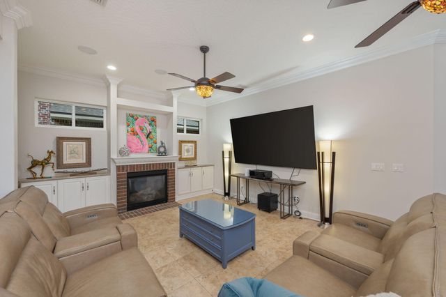 16 Plantation Oaks Drive, Mary Esther, FL 32569