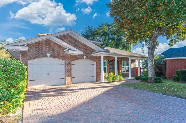 16 Plantation Oaks Drive, Mary Esther, FL 32569