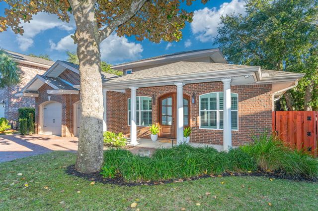 16 Plantation Oaks Drive, Mary Esther, FL 32569