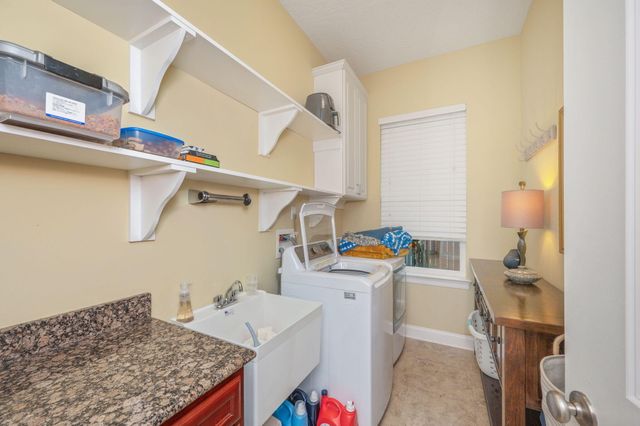 16 Plantation Oaks Drive, Mary Esther, FL 32569