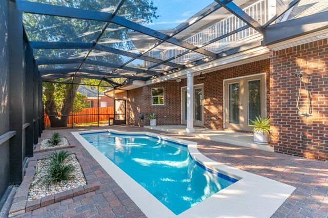 16 Plantation Oaks Drive, Mary Esther, FL 32569