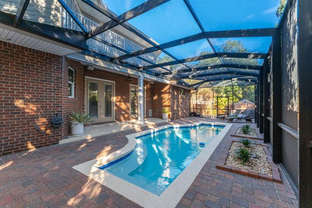 16 Plantation Oaks Drive, Mary Esther, FL 32569