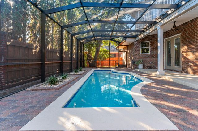 16 Plantation Oaks Drive, Mary Esther, FL 32569