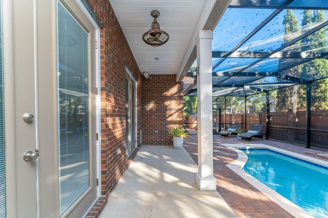 16 Plantation Oaks Drive, Mary Esther, FL 32569