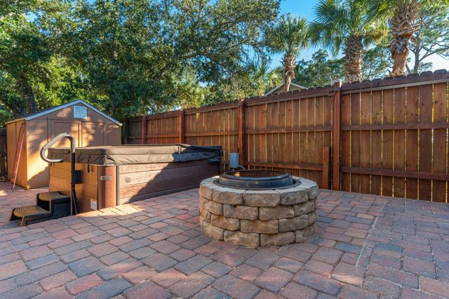 16 Plantation Oaks Drive, Mary Esther, FL 32569