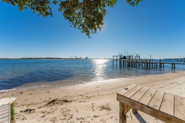 16 Plantation Oaks Drive, Mary Esther, FL 32569