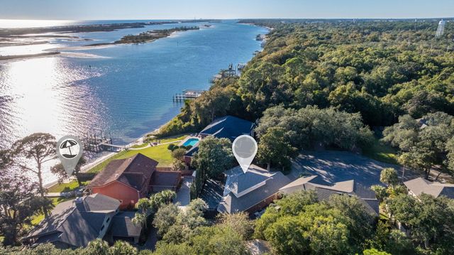 16 Plantation Oaks Drive, Mary Esther, FL 32569