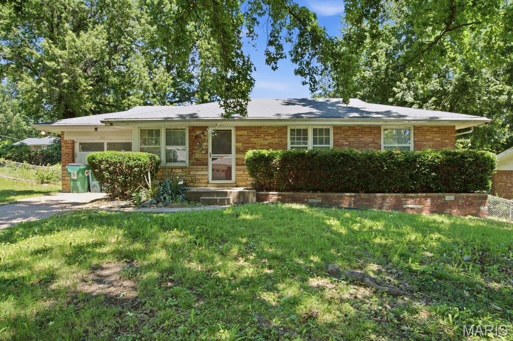 1207 Admiral Drive, St Louis, MO 63137