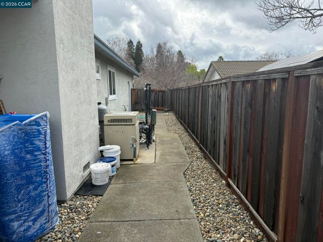 1109 Vista Point Ln, Concord, CA 94521