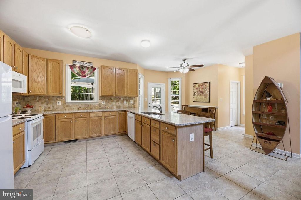 Image 13 of property listing at 12976 MARINERS CIR, Lusby, MD 20657
