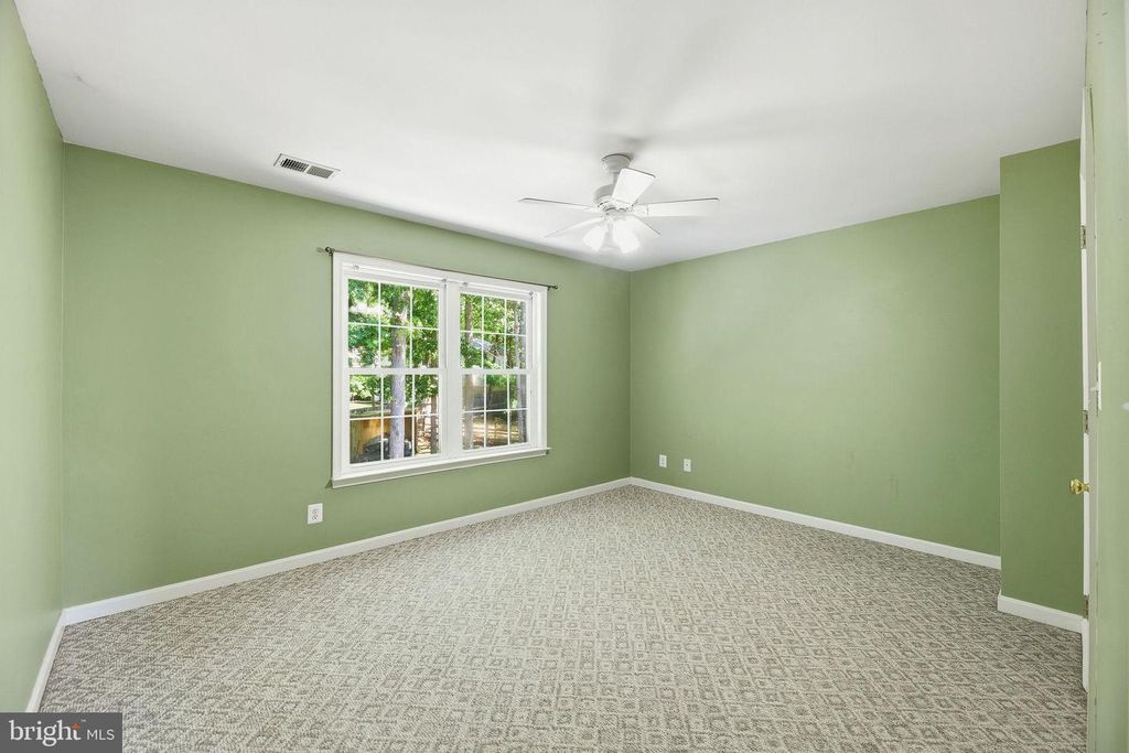 Image 30 of property listing at 12976 MARINERS CIR, Lusby, MD 20657