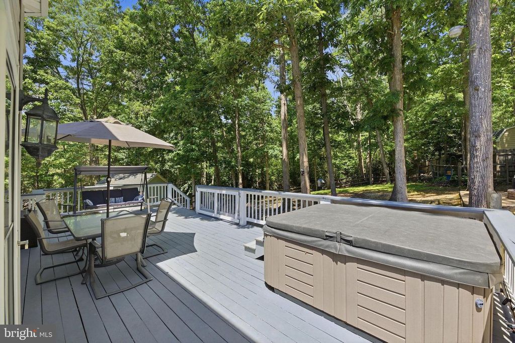 Image 40 of property listing at 12976 MARINERS CIR, Lusby, MD 20657