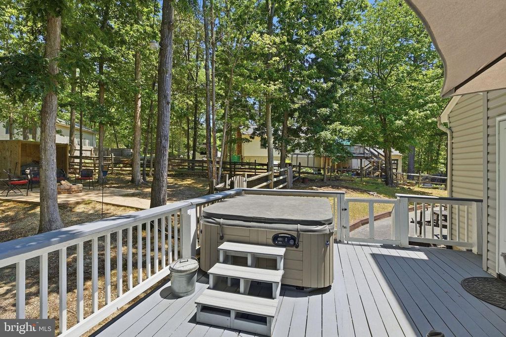 Image 41 of property listing at 12976 MARINERS CIR, Lusby, MD 20657