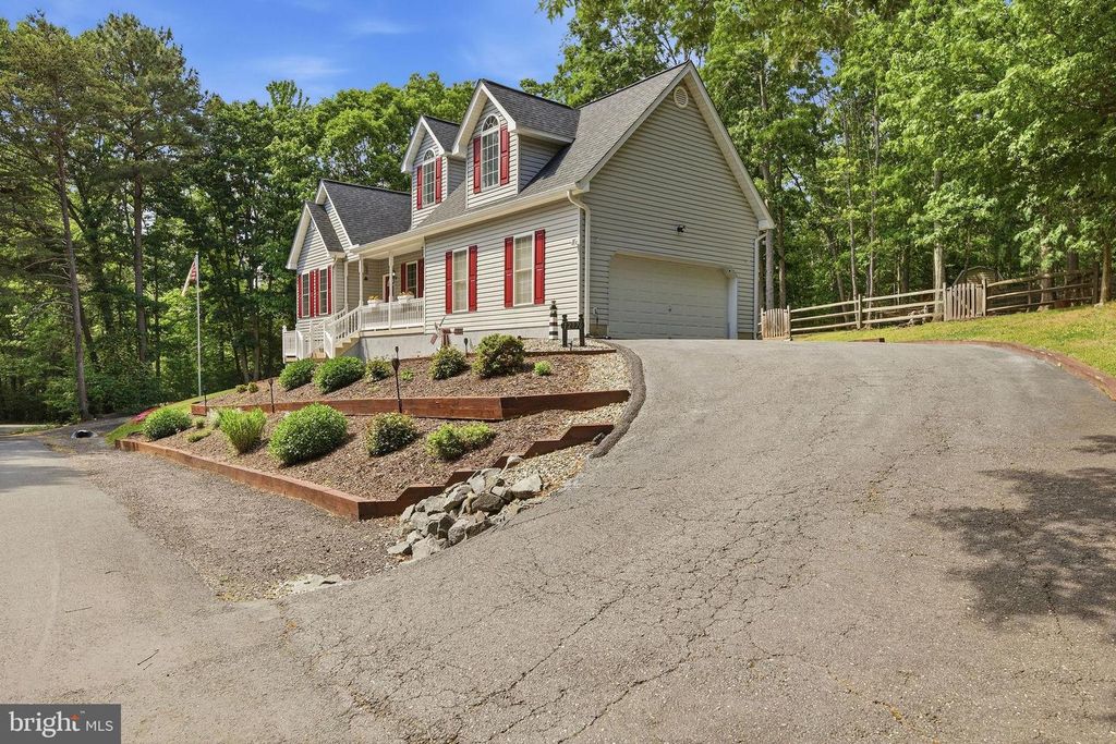 Image 57 of property listing at 12976 MARINERS CIR, Lusby, MD 20657