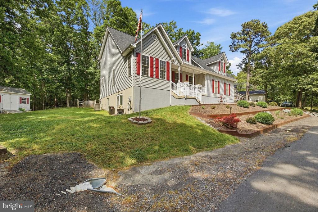 Image 60 of property listing at 12976 MARINERS CIR, Lusby, MD 20657