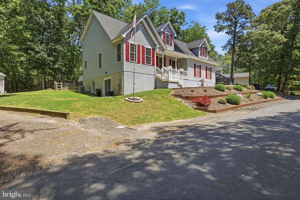 Image 61 of property listing at 12976 MARINERS CIR, Lusby, MD 20657