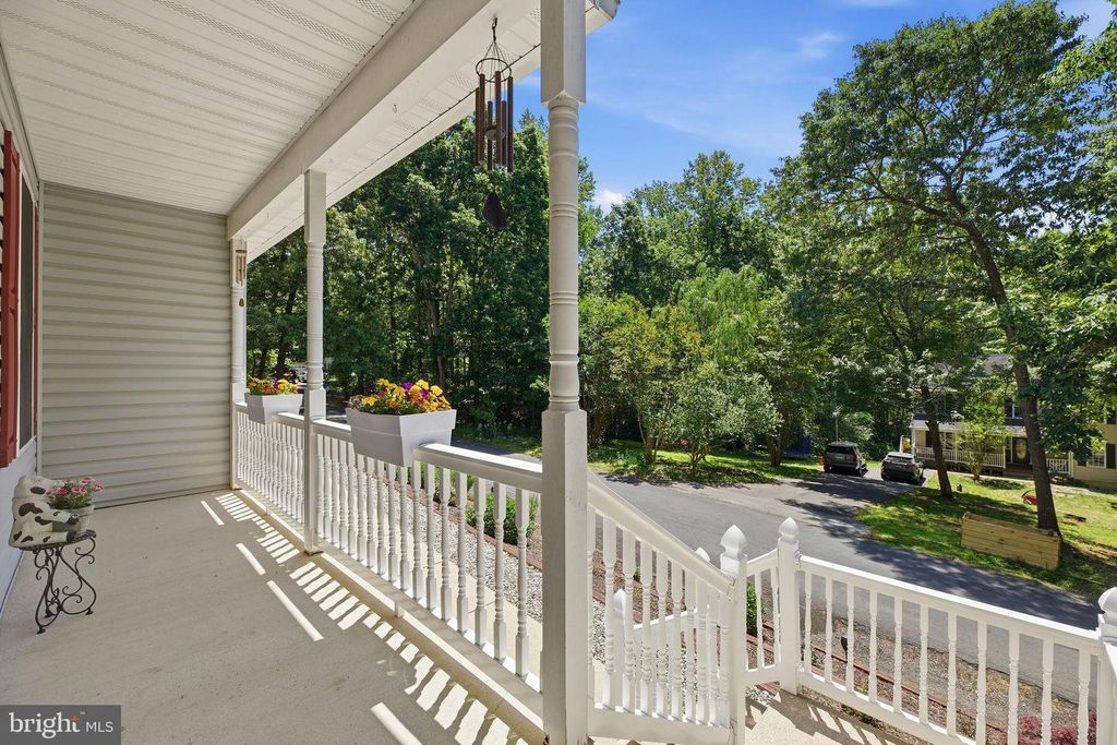 Image 8 of property listing at 12976 MARINERS CIR, Lusby, MD 20657