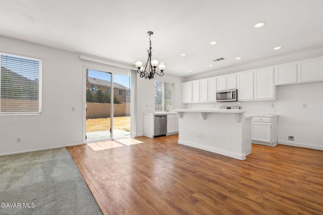 44528 Orchard Lane, Lancaster, CA 93534