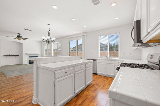 44528 Orchard Lane, Lancaster, CA 93534