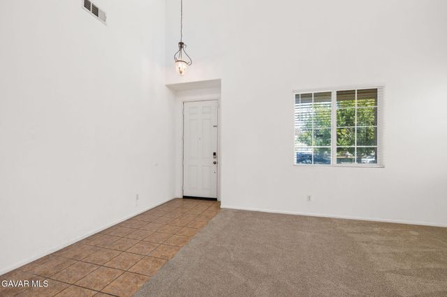 44528 Orchard Lane, Lancaster, CA 93534