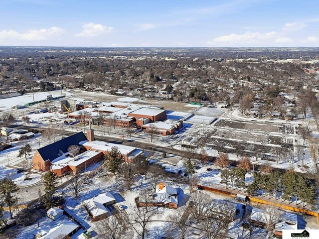 1515 W Manor Drive, Lincoln, NE 68506